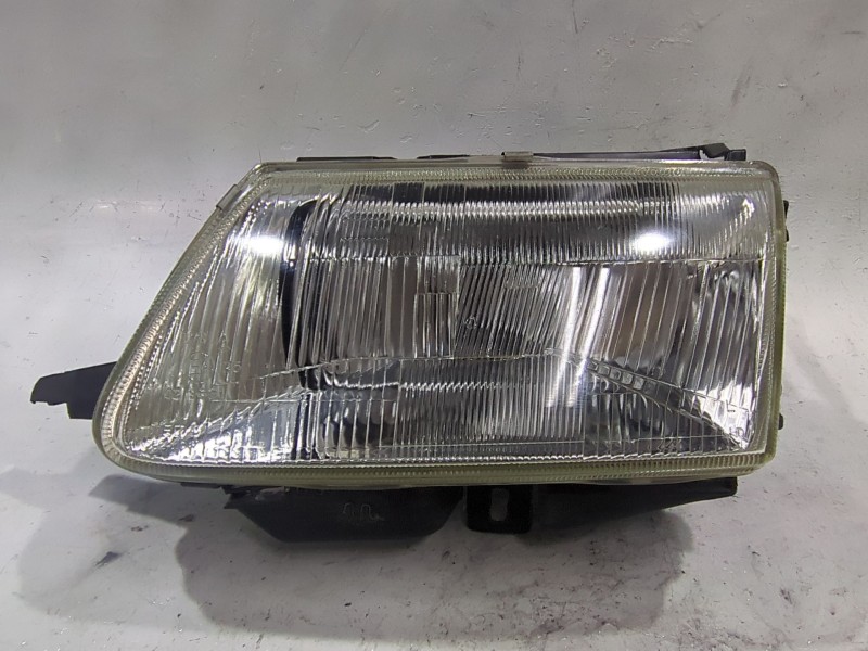 Recambio de faro delantero izquierdo para citroën saxo (s0, s1) 1.4 vts referencia OEM IAM   