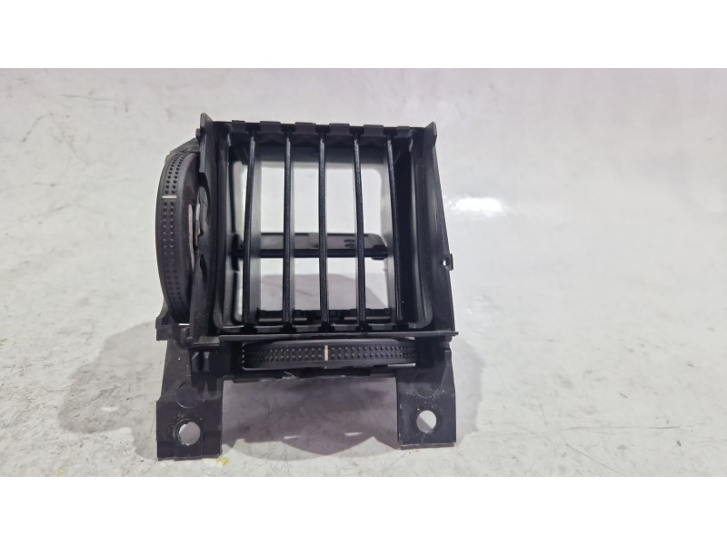 Recambio de aireador derecho para ssangyong tivoli 1.6 xdi 160 referencia OEM IAM PPPET40  