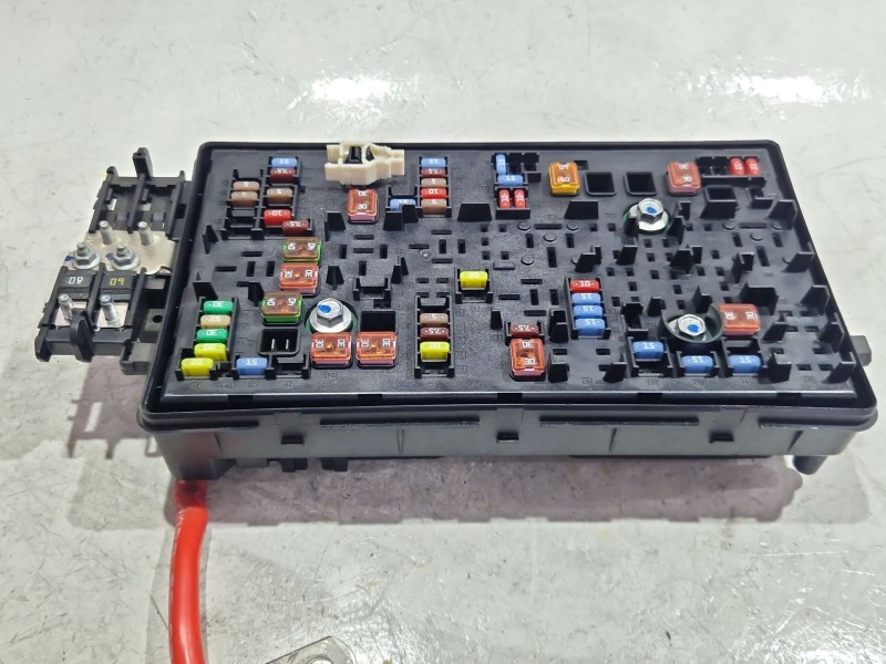 Recambio de caja reles / fusibles para chevrolet cruze a17dts referencia OEM IAM 9529822802  