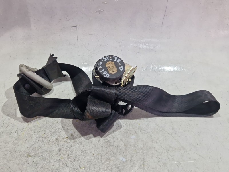 Recambio de cinturon seguridad trasero derecho para volkswagen golf iv (1j1) 1.9 tdi referencia OEM IAM A010504  