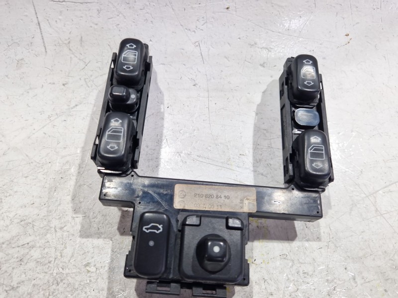 Recambio de mando elevalunas para mercedes-benz clase e (w210) e 300 d (210.020) referencia OEM IAM 2108208410  