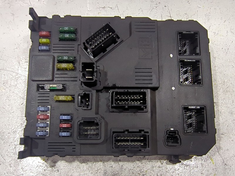 Recambio de caja reles / fusibles para peugeot 407 (6d_) 1.6 hdi 110 (6d9hzc, 6d9hyc) referencia OEM IAM S120104600L  