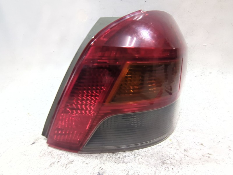 Recambio de piloto trasero derecho para toyota yaris (_p9_) 1.4 d-4d (nlp90_) referencia OEM IAM 815500D  