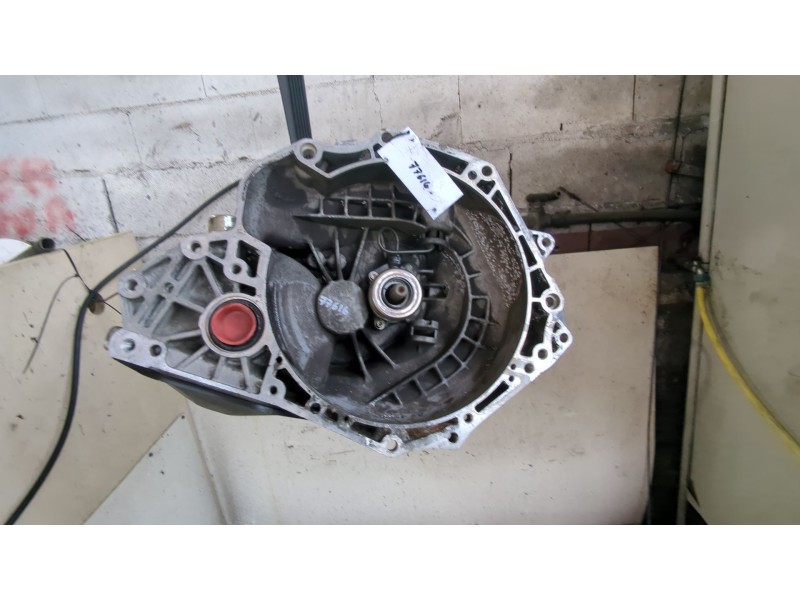 Recambio de caja cambios manual para opel corsa c (2000) 1.0 referencia OEM IAM F13C394  