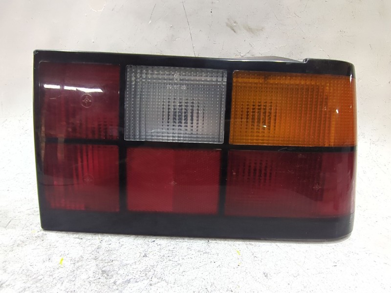 Recambio de piloto trasero derecho para volvo 460 (464) 2.0 referencia OEM IAM 463501  