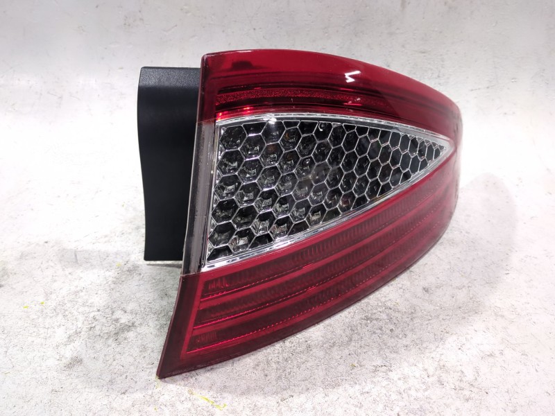 Recambio de piloto trasero derecho para ford mondeo iv (ba7) 2.0 tdci referencia OEM IAM 084311973R  