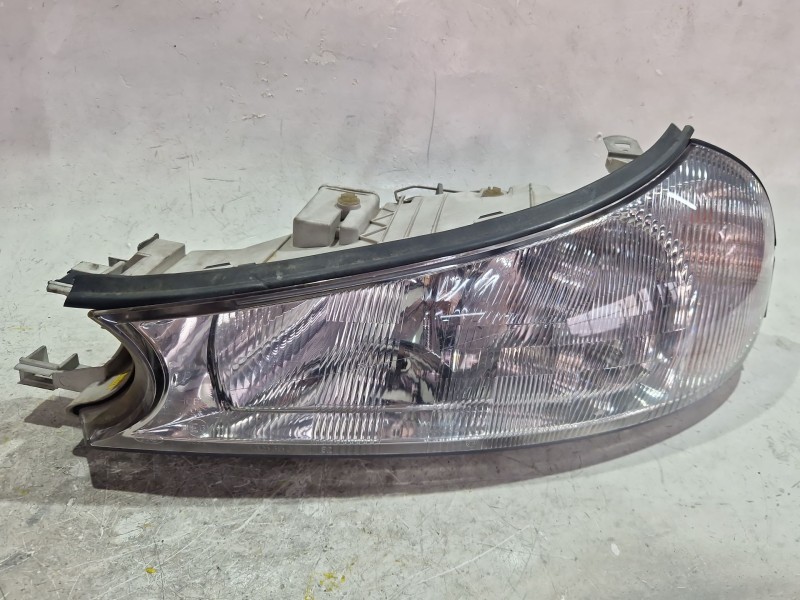Recambio de faro delantero izquierdo para ford mondeo i (gbp) 1.8 td referencia OEM IAM 305235440  