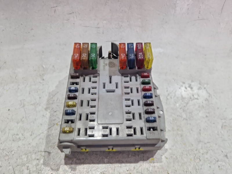 Recambio de caja reles / fusibles para fiat punto (188_) 1.9 ds 60 (188.031, .051, .231, .251) referencia OEM IAM 46760257  