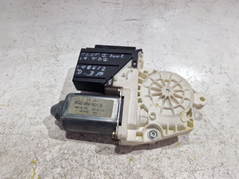 Recambio de motor elevalunas delantero derecho para seat ibiza iii (6l1) 1.9 tdi referencia OEM IAM 6Q2959801  