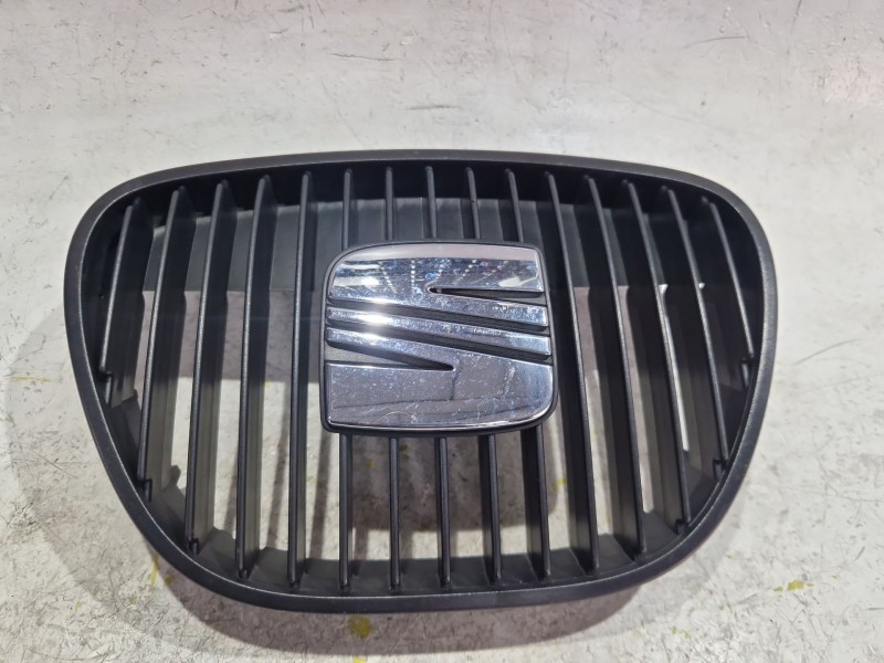 Recambio de rejilla delantera para seat ibiza iii (6l1) 1.9 tdi referencia OEM IAM 6L0853654  