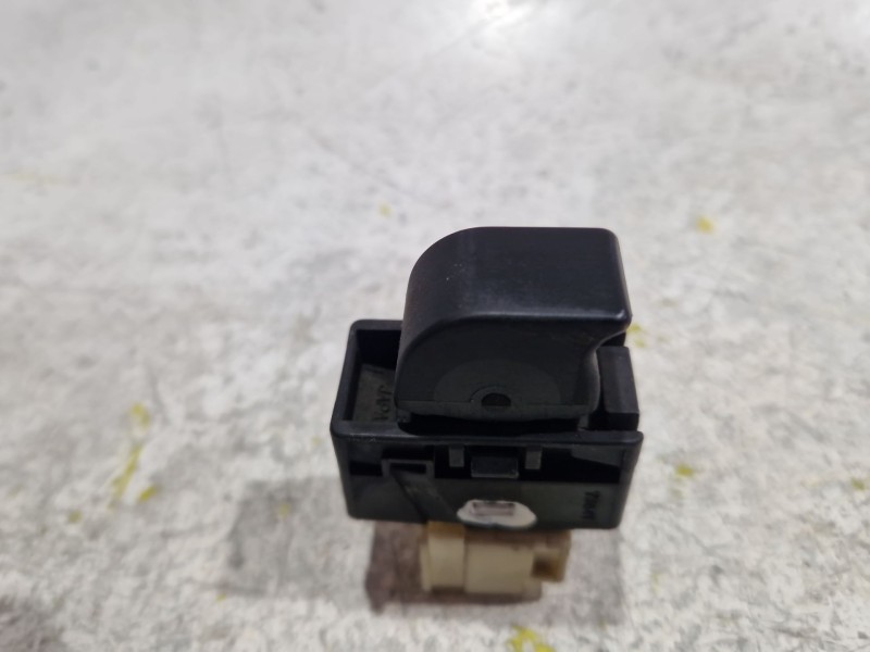 Recambio de mando elevalunas delantero derecho para nissan almera i hatchback (n15) 2.0 d referencia OEM IAM 7304T  