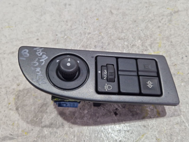 Recambio de mando elevalunas delantero izquierdo para citroën xsara (n1) 2.0 hdi 90 referencia OEM IAM 9637249977  