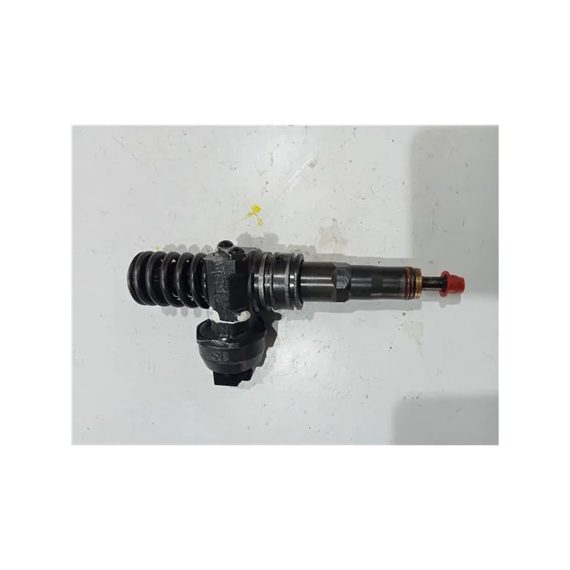 Recambio de inyector para volkswagen polo iv (9n1)(11.2001) 1.9 tdi referencia OEM IAM 038130073BL  