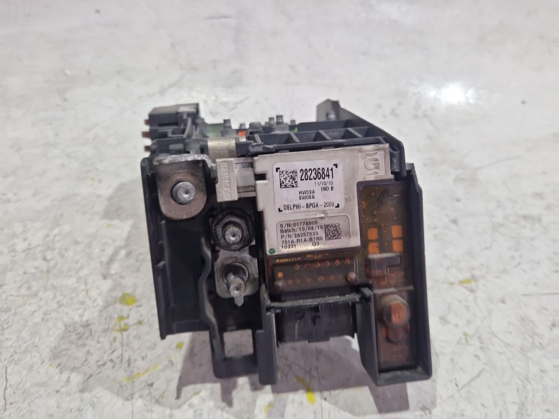 Recambio de caja reles / fusibles para peugeot 5008 (0u_, 0e_) 1.6 hdi referencia OEM IAM 28236841  