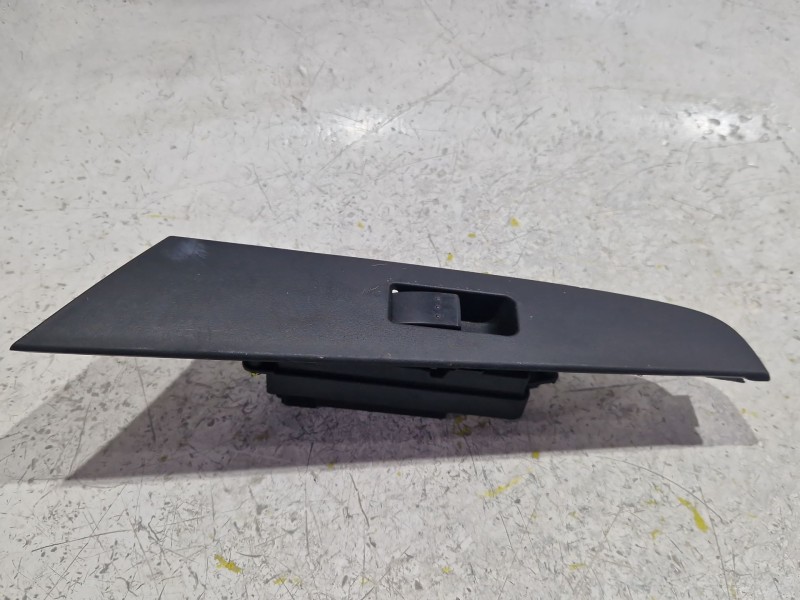 Recambio de mando elevalunas trasero derecho para mazda 3 sedán (bk) 1.6 referencia OEM IAM 03123120BPK66300  