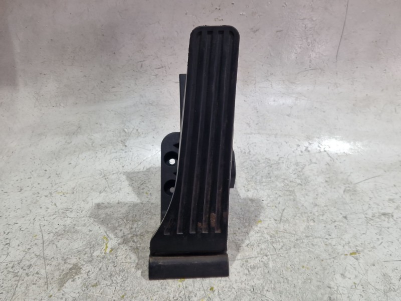 Recambio de potenciometro pedal para mercedes-benz clase c (w204) c 220 cdi (204.008) referencia OEM IAM A2043000004  