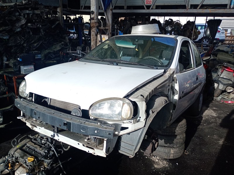 opel corsa b (s93) del año 2000