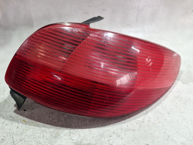 Recambio de piloto trasero derecho para peugeot 206 hatchback (2a/c) 1.9 d referencia OEM IAM 2531D  