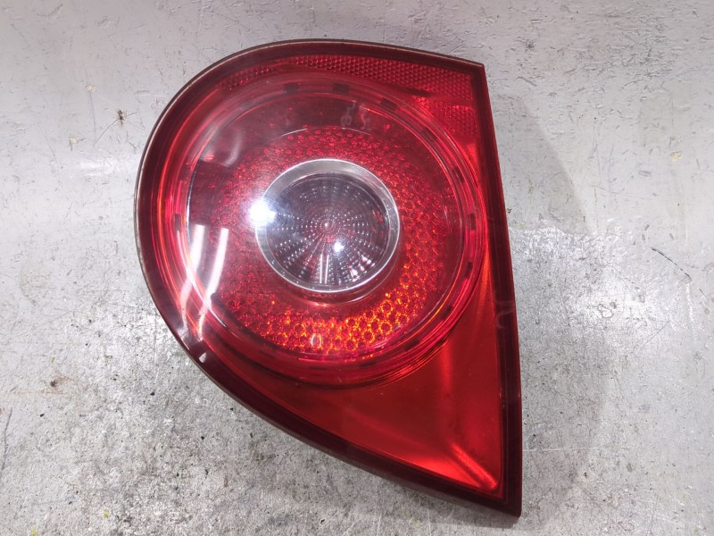 Recambio de piloto porton trasero derecho para volkswagen golf v (1k1) 1.6 referencia OEM IAM 1K6945107C  