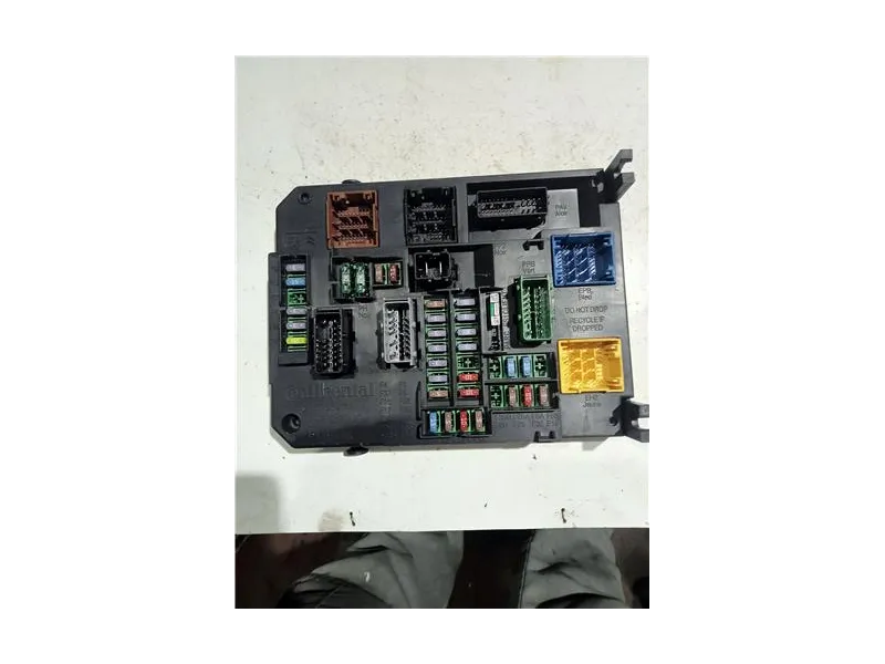 Recambio de caja fusibles/rele para citroën c4 berlina (06.2004) 2.0 16v referencia OEM IAM A2O53383165  