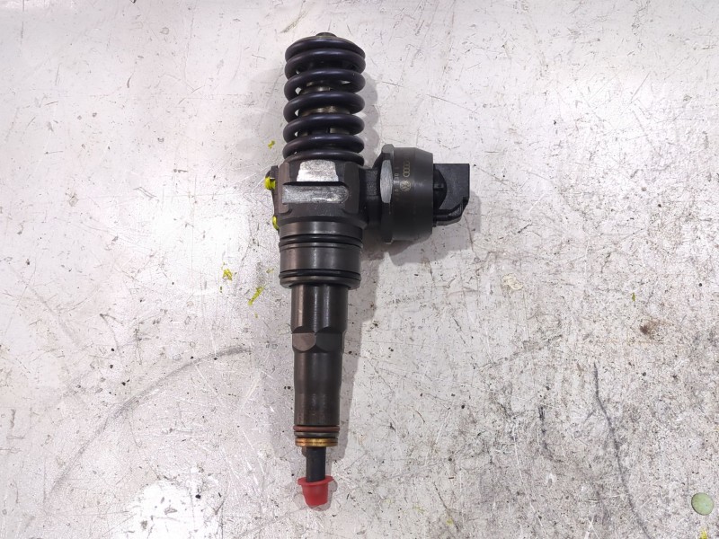 Recambio de inyector para volkswagen golf v (1k1)(2003) 1.9 tdi referencia OEM IAM 038130073AG  