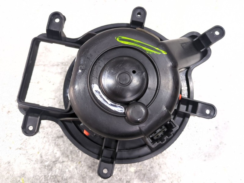 Recambio de motor calefaccion para peugeot 5008 (0u_, 0e_) 1.6 hdi referencia OEM IAM T3953001  