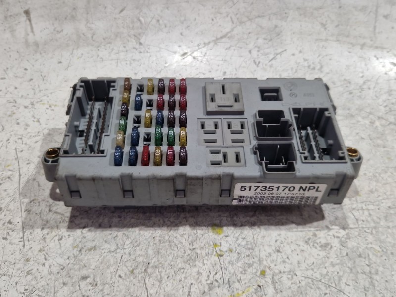 Recambio de caja reles / fusibles para fiat punto van (188ax) 1.9 d 60 referencia OEM IAM 46552681CPL  