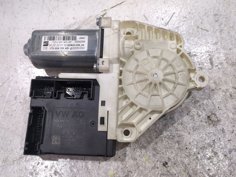 Recambio de motor elevalunas delantero izquierdo para seat leon (1p1) 1.9 tdi referencia OEM IAM 1P0837401M  