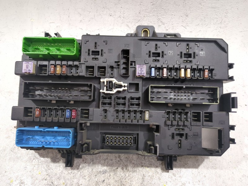 Recambio de caja reles / fusibles para opel astra h berlina (2004) 1.6 referencia OEM IAM 13145017  