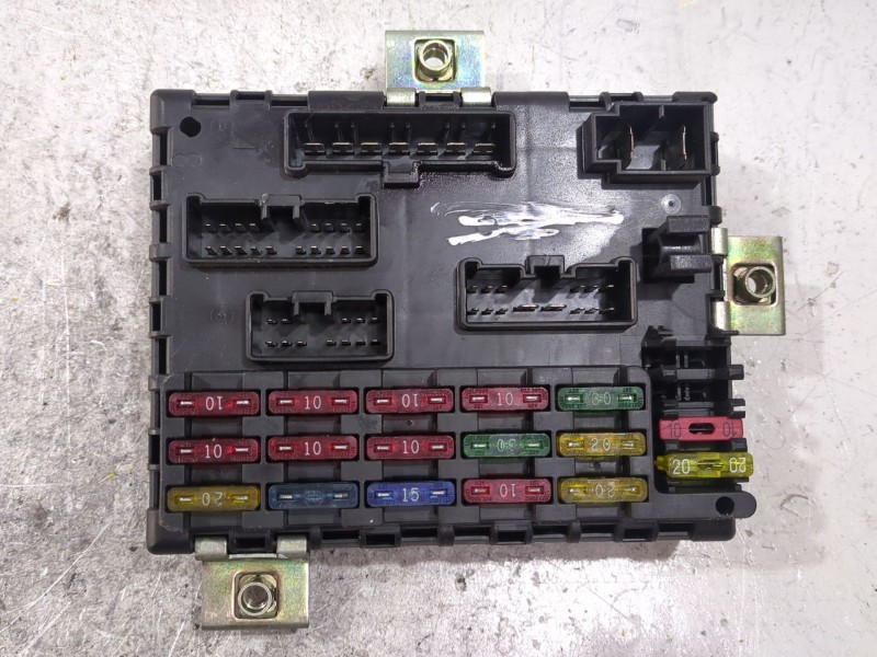 Recambio de caja reles / fusibles para fiat punto (176_) 1.7 d referencia OEM IAM 7755601  