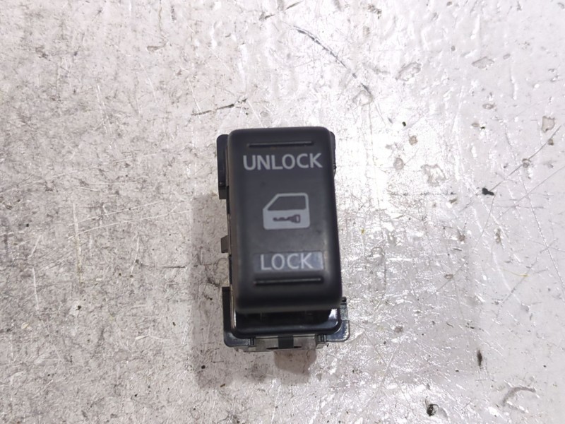 Recambio de boton cierre centralizado para nissan micra iii (k12) 1.2 16v referencia OEM IAM   