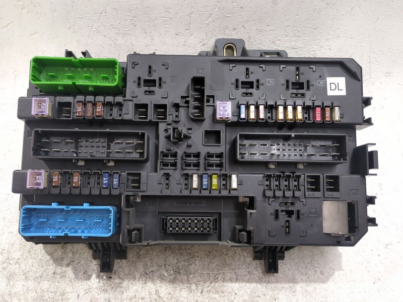 Recambio de caja reles / fusibles para opel astra h (a04) 1.7 cdti (l48) referencia OEM IAM 13180775  