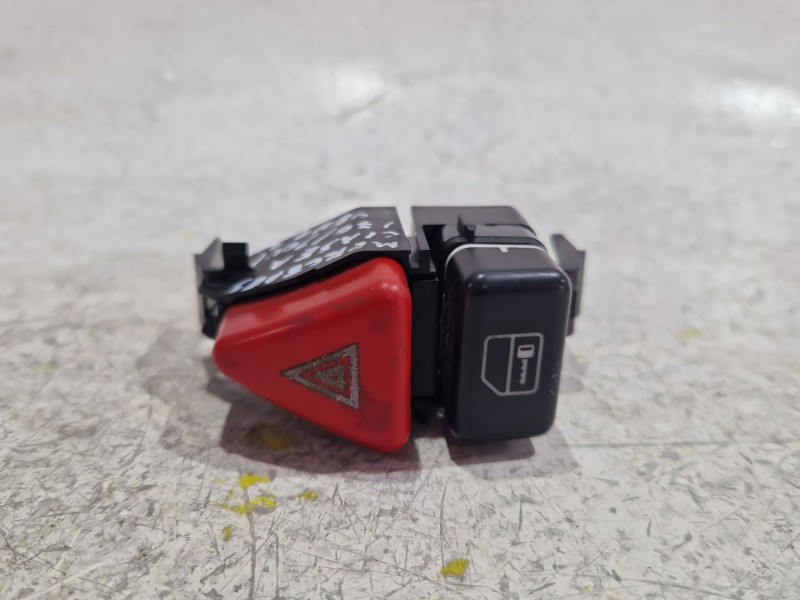 Recambio de boton emergencia para mercedes-benz clase a (w168) a 170 cdi (168.008) referencia OEM IAM A1688201210  