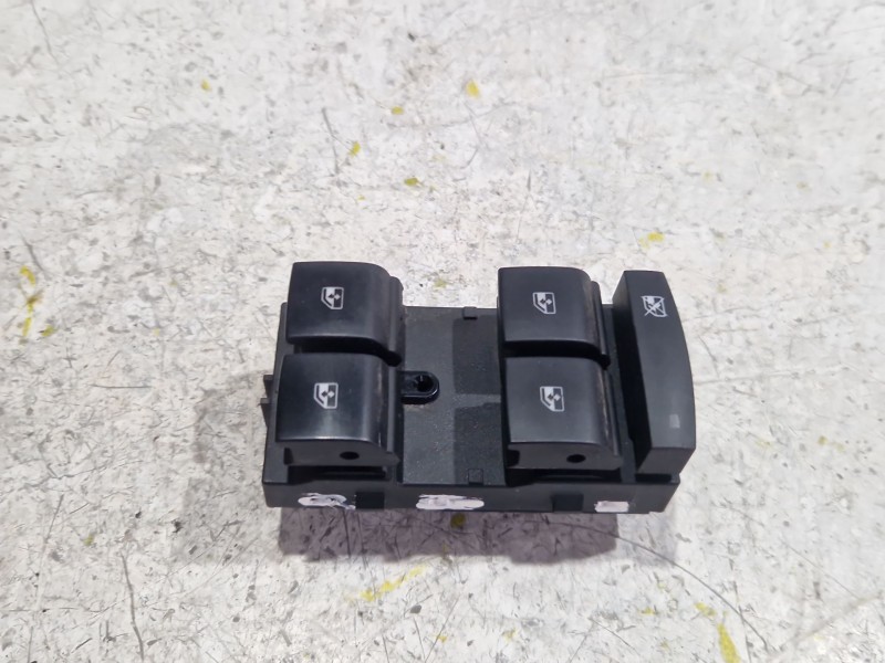 Recambio de mando elevalunas delantero izquierdo para kia cerato i sedán (ld) 2.0 crdi referencia OEM IAM 13305011  