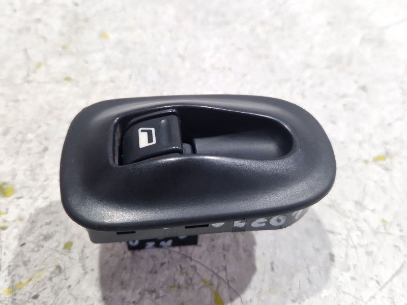 Recambio de mando elevalunas delantero derecho para peugeot 306 (7b, n3, n5) 1.9 sld referencia OEM IAM E25326  