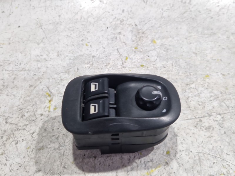 Recambio de mando elevalunas delantero izquierdo para peugeot 306 (7b, n3, n5) 1.9 sld referencia OEM IAM 11657  