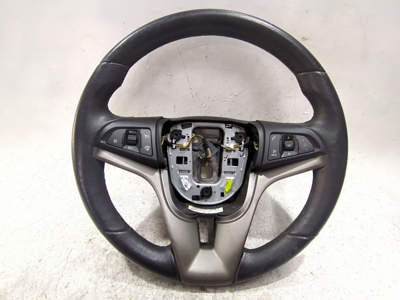 Recambio de volante para chevrolet aveo fastback 1.3 d referencia OEM IAM 95015144  