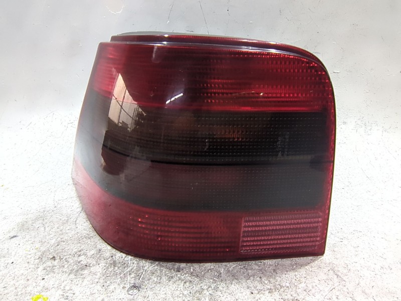 Recambio de piloto trasero izquierdo para volkswagen golf iv (1j1) 1.9 tdi referencia OEM IAM 1J69451118  