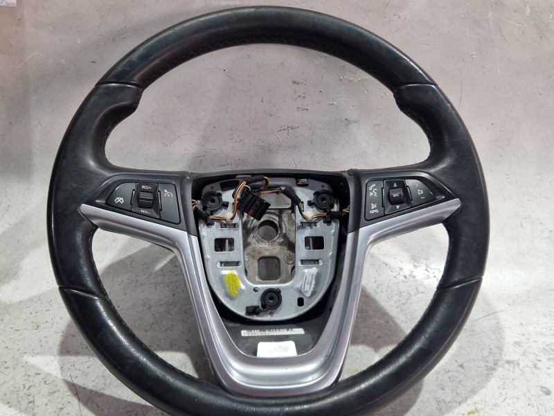 Recambio de volante para opel astra j (p10) 1.7 cdti (68) referencia OEM IAM 13351021  