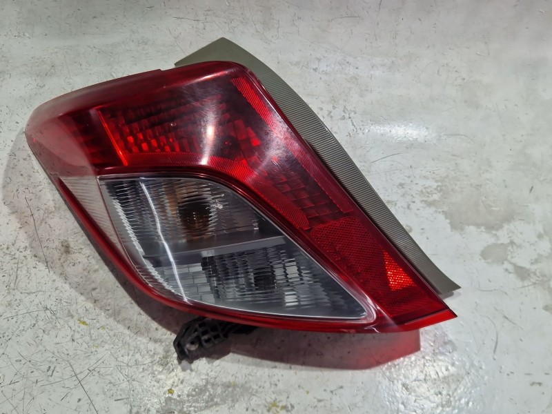 Recambio de piloto trasero izquierdo para toyota yaris (_p13_) 1.5 hybrid (nhp130_) referencia OEM IAM E115601  