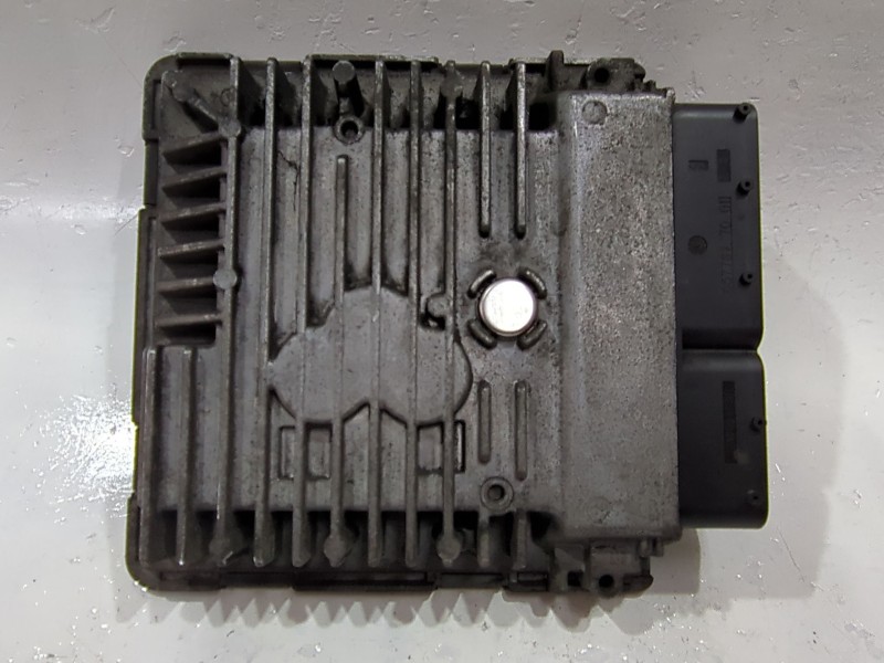 Recambio de centralita inyeccion para volkswagen polo v (6r1, 6c1) 1.6 tdi referencia OEM IAM 03L906023MA  
