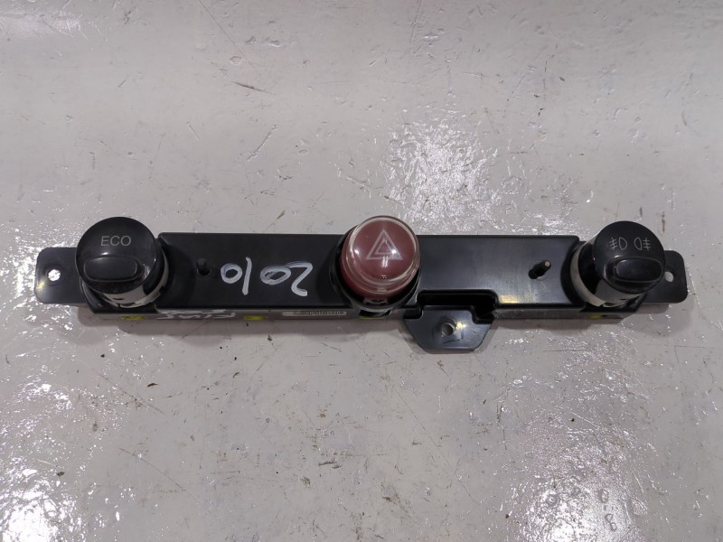Recambio de boton emergencia para fiat 500 c (312_) 0.9 (312ag1a) referencia OEM IAM C977  
