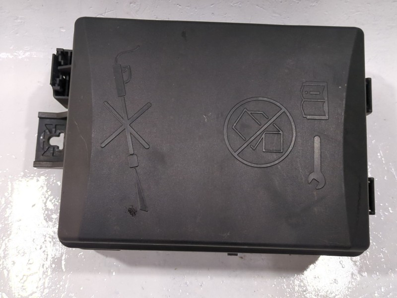 Recambio de caja reles / fusibles para chevrolet aveo fastback 1.3 d referencia OEM IAM 95180488  