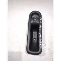 Recambio de botonera puerta delantera derecha para renault clio k9k 67 referencia OEM IAM 8200356517B  