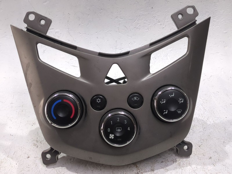 Recambio de mando climatizador para chevrolet aveo fastback 1.3 d referencia OEM IAM 95164452  
