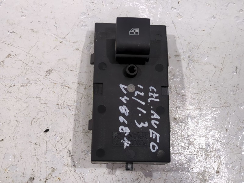 Recambio de mando elevalunas para chevrolet aveo fastback 1.3 d referencia OEM IAM 202008427  