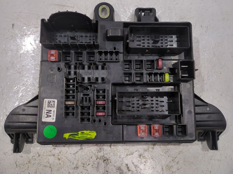 Recambio de caja reles / fusibles para opel insignia a (g09) 2.0 cdti (68) referencia OEM IAM 1327731703  