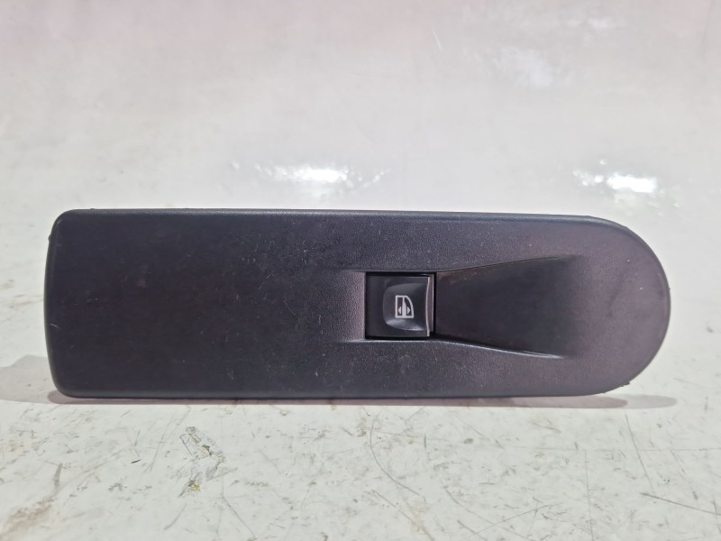 Recambio de mando elevalunas delantero derecho para renault captur 1.5 dci referencia OEM IAM 809602454R  