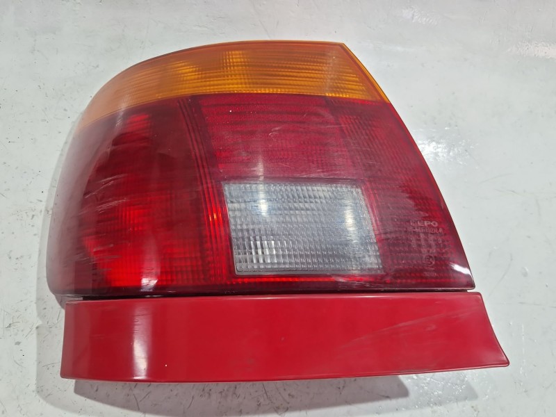 Recambio de piloto trasero izquierdo para audi a4 b5 (8d2) 1.9 tdi referencia OEM IAM 04111489  