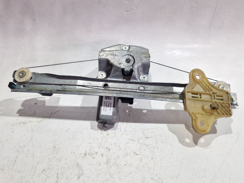 Recambio de mecanismo elevalunas delantero derecho para renault captur 1.5 dci referencia OEM IAM 9030295e  
